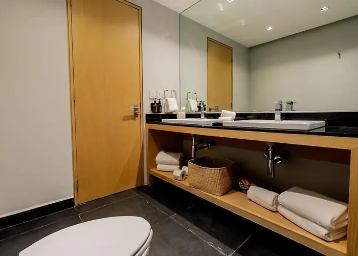 Capitalia Elegant Loft With Urban Energy *